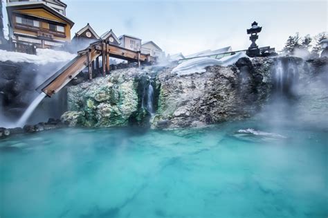 北海道でしかできないこと - 雪の中の温泉と流氷のダンス