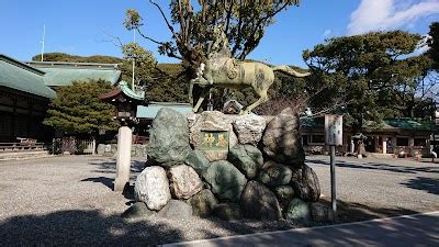 伊勢山皇大神宮 駐車場 そして、なぜカラスは駐車場でダンスをするのか？