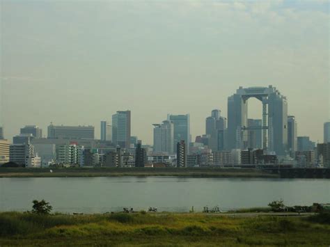 大阪から東京飛行機: 空の旅と都市の物語