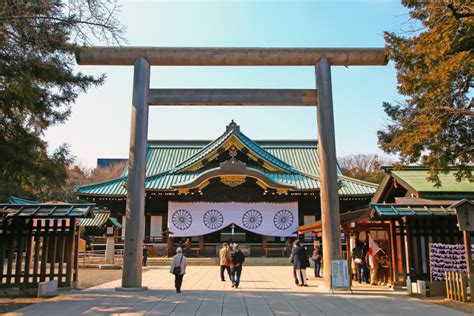 靖国神社 ご利益 - 歴史と現代の交差点における議論